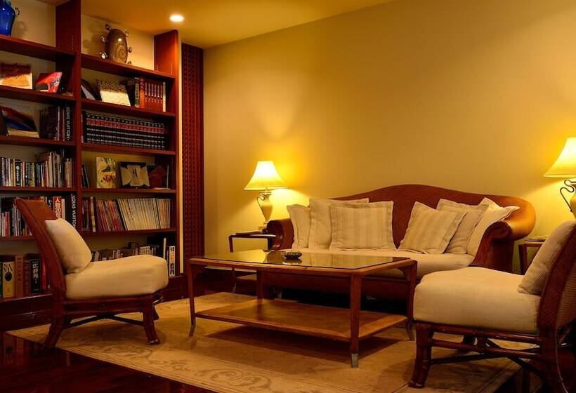 בית מלון כפרי The Naha Terrace