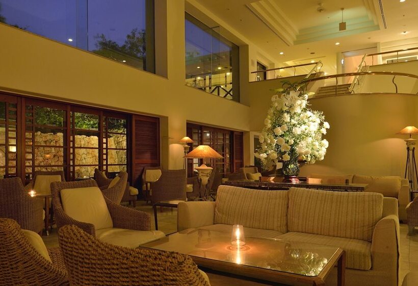 בית מלון כפרי The Naha Terrace