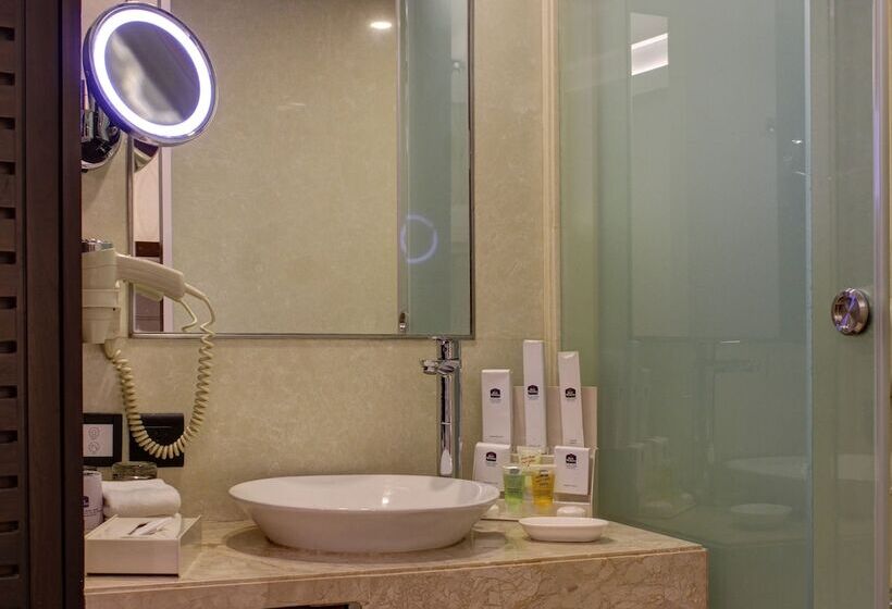 Отель The Sahil