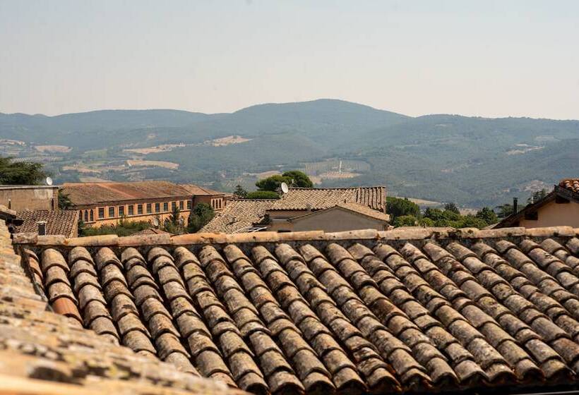 Отель Valentino Centro Storico