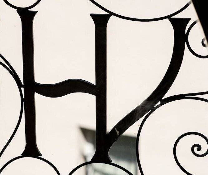 Отель Valentino Centro Storico