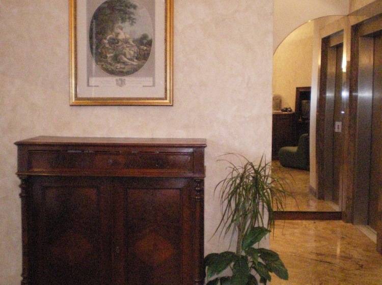 Отель Valentino Centro Storico