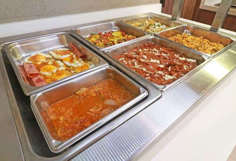 Отель Wyndham Garden Monterrey Valle Real