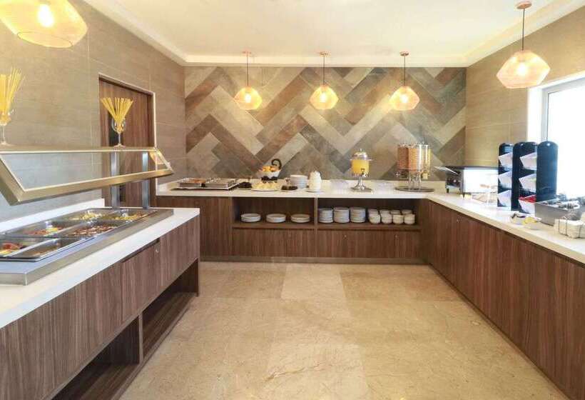 Отель Wyndham Garden Monterrey Valle Real