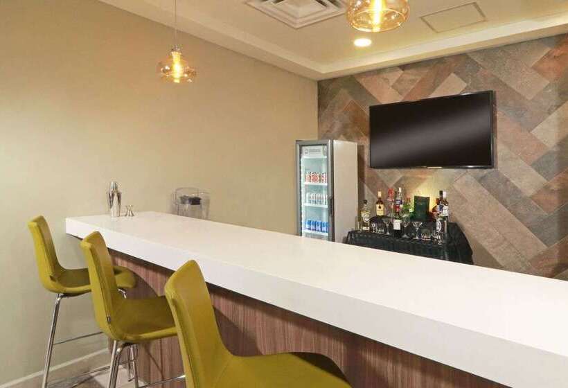 Отель Wyndham Garden Monterrey Valle Real