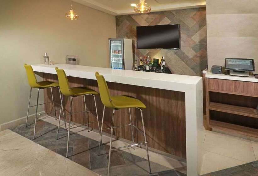 Отель Wyndham Garden Monterrey Valle Real