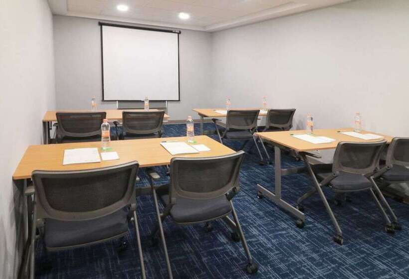 Отель Wyndham Garden Monterrey Valle Real