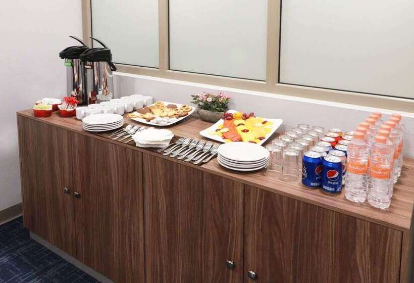 בית מלון כפרי Wyndham Garden Monterrey Valle Real