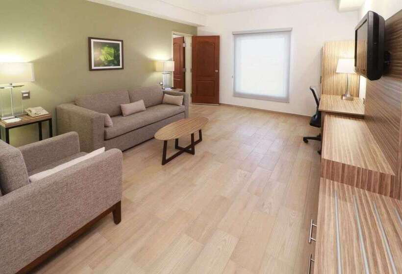 Отель Wyndham Garden Monterrey Valle Real