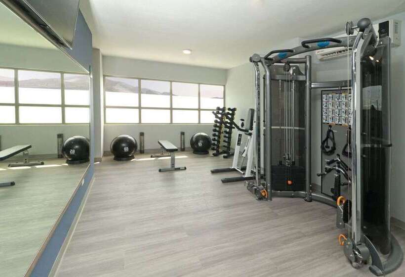 Отель Wyndham Garden Monterrey Valle Real