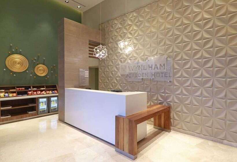 Отель Wyndham Garden Monterrey Valle Real