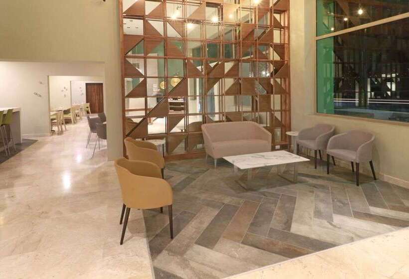 Отель Wyndham Garden Monterrey Valle Real