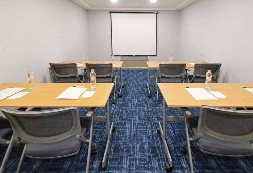 Отель Wyndham Garden Monterrey Valle Real