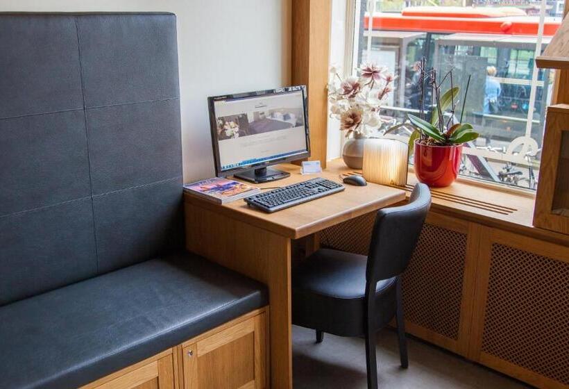 هتل Library Amsterdam