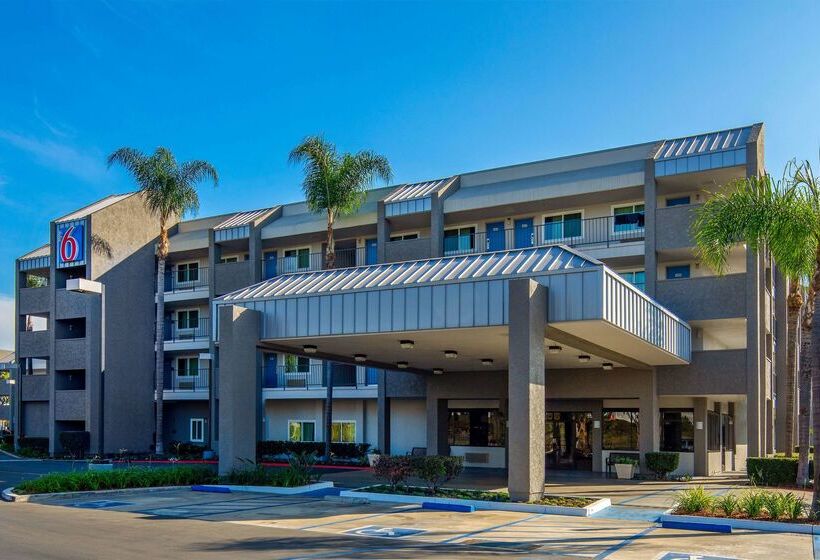 Motel 6 Anaheim, Ca   Maingate