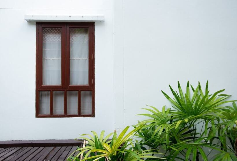 Royal Lanta Resort & Spa