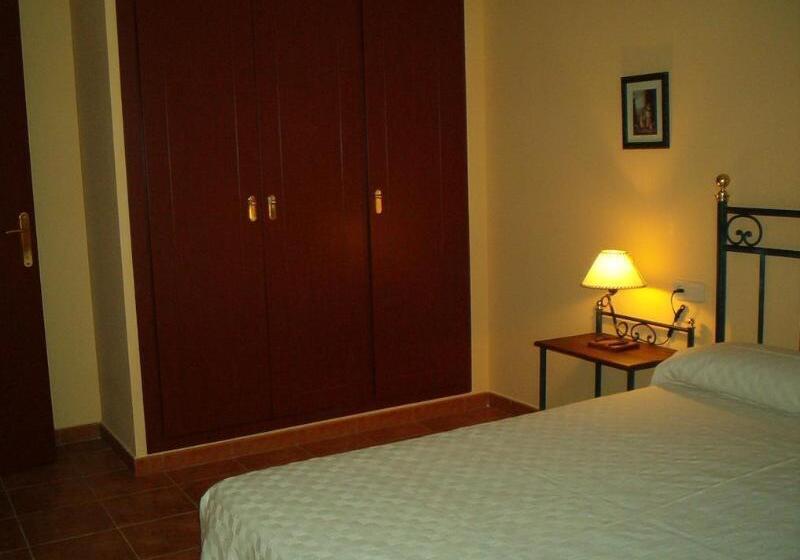 Y Apartamentos La Casa Rural