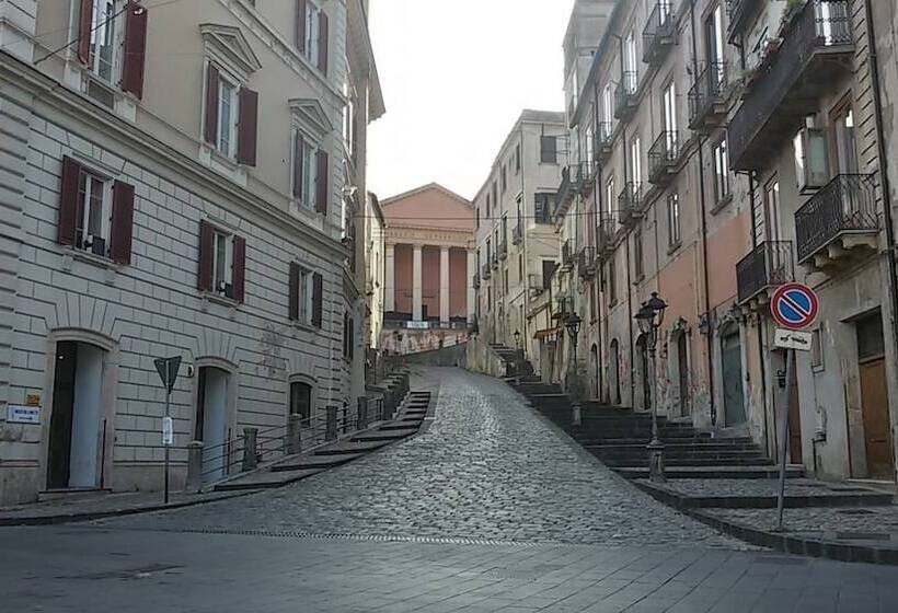 7 Sorelle B&b Camere In Pieno Centro Città Con Bagno Privato, Free High Speed Wi Fi, Netflix