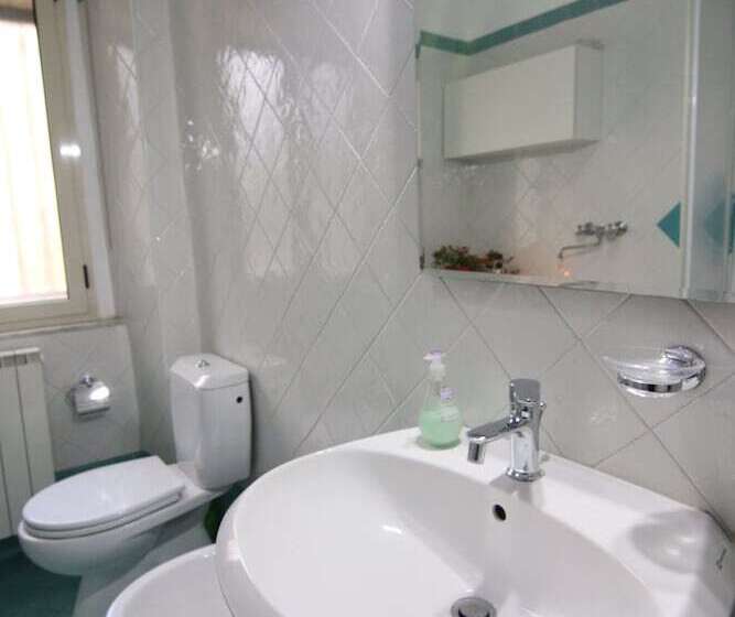 7 Sorelle B&b Camere In Pieno Centro Città Con Bagno Privato, Free High Speed Wi Fi, Netflix