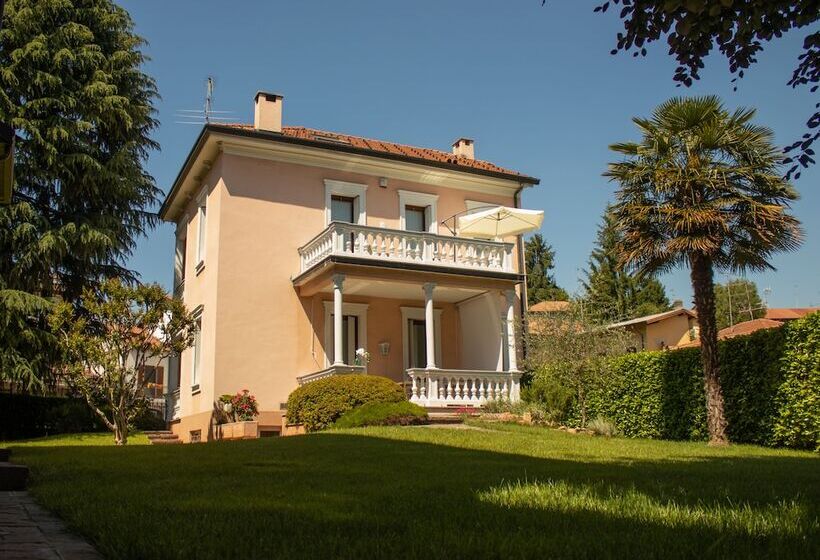 مبيت وإفطار Villa Le Rondini