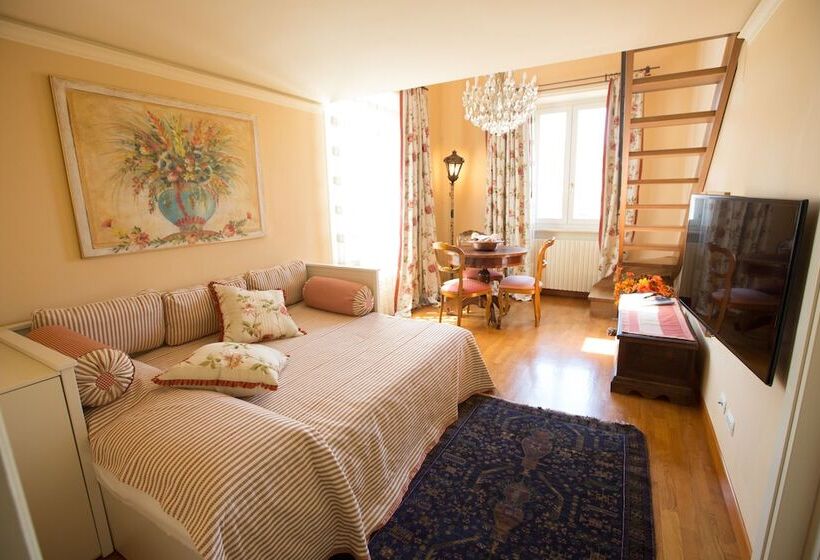 تختخواب و صبحانه Antica Maison