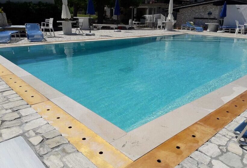 צימר Borgo La Pineta