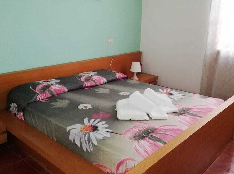 צימר Borgo La Pineta