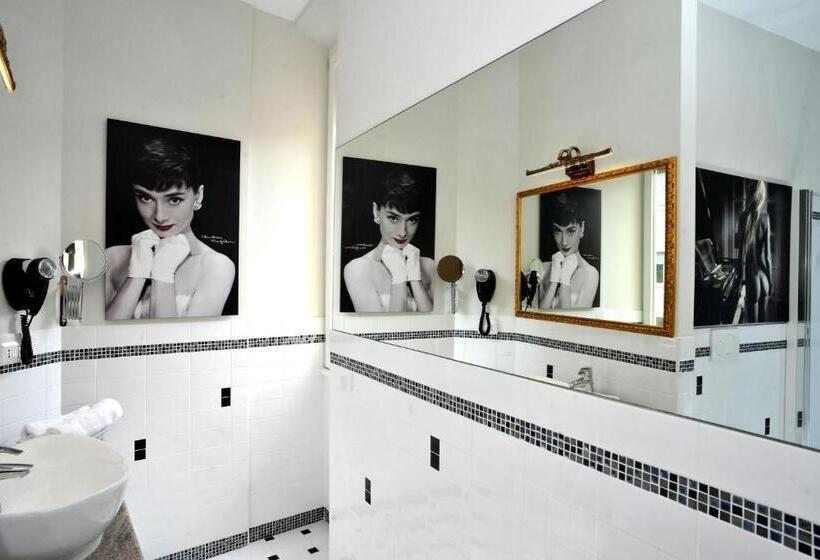 여관 Trattoria Laghee Con Alloggio