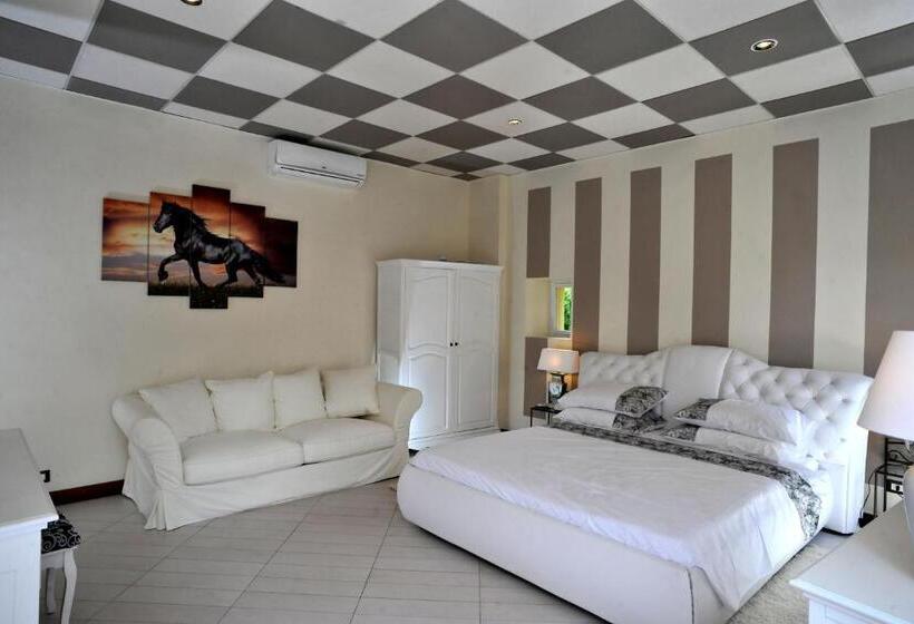 여관 Trattoria Laghee Con Alloggio