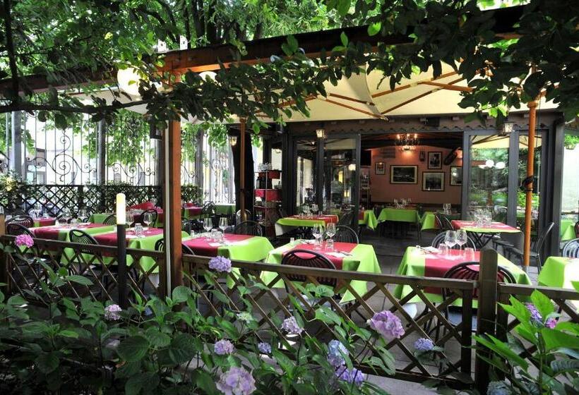 여관 Trattoria Laghee Con Alloggio