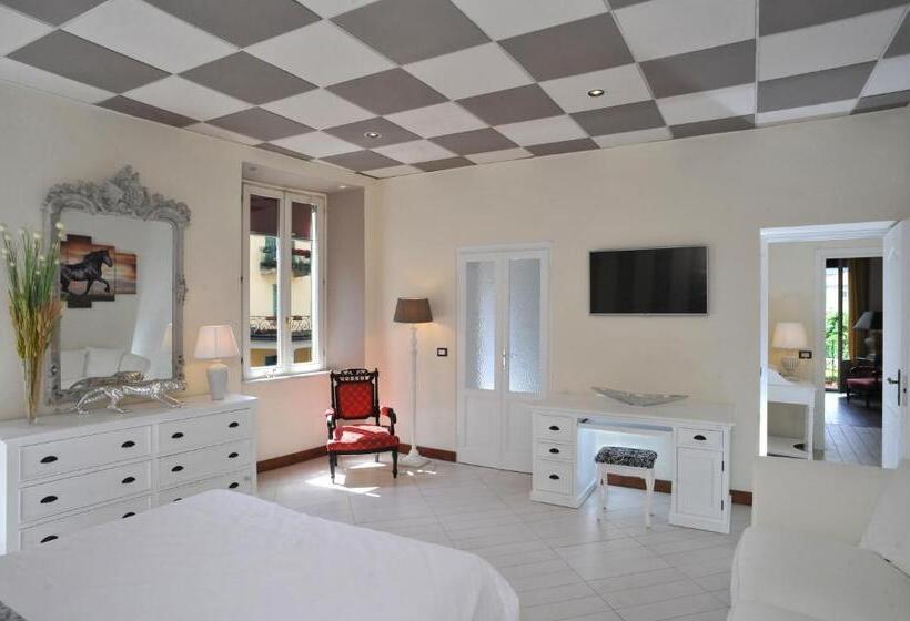 여관 Trattoria Laghee Con Alloggio