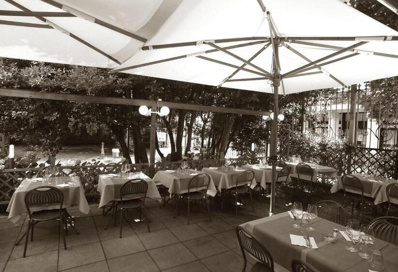 여관 Trattoria Laghee Con Alloggio