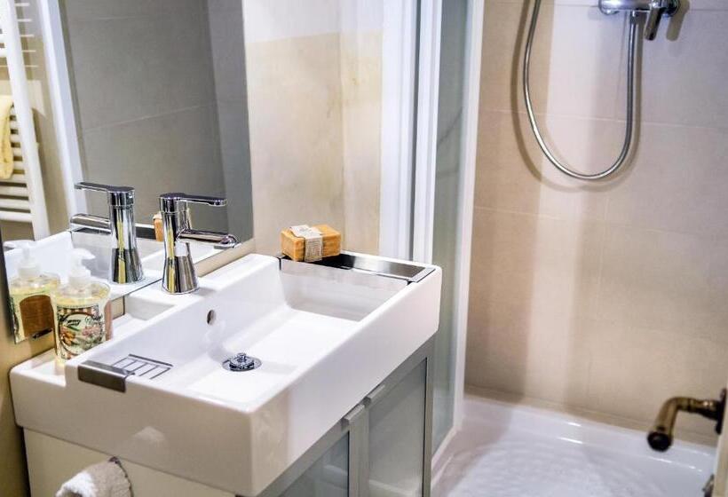 فندق ريفى Bioagriturismo Podere Montisi