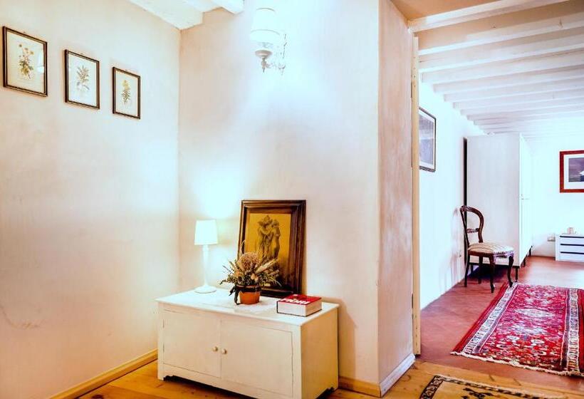 فندق ريفى Bioagriturismo Podere Montisi