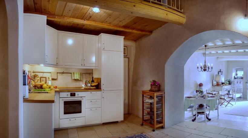 فندق ريفى Bioagriturismo Podere Montisi