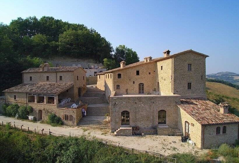 בית מלון כפרי Borgo Storico Cisterna