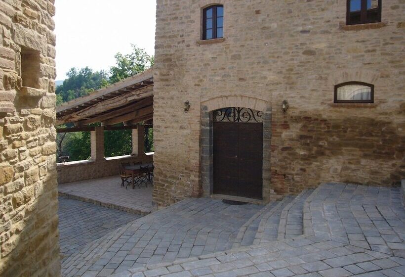 בית מלון כפרי Borgo Storico Cisterna