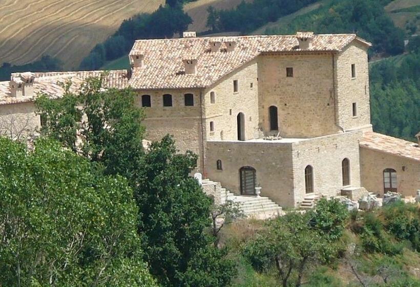 בית מלון כפרי Borgo Storico Cisterna