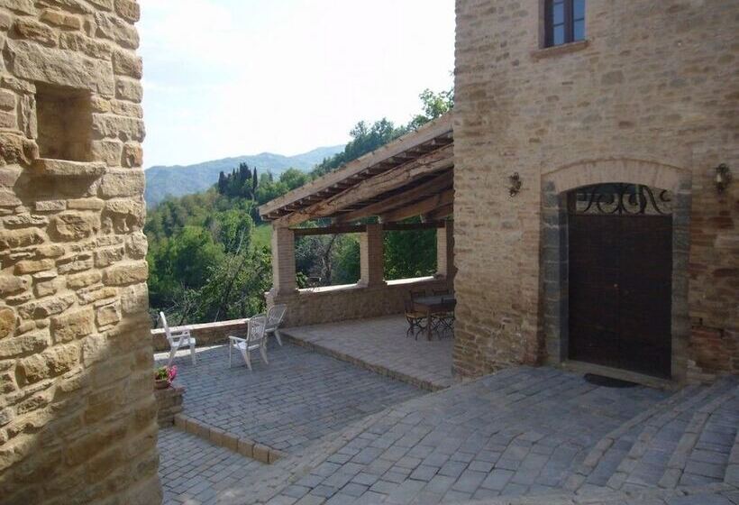 בית מלון כפרי Borgo Storico Cisterna