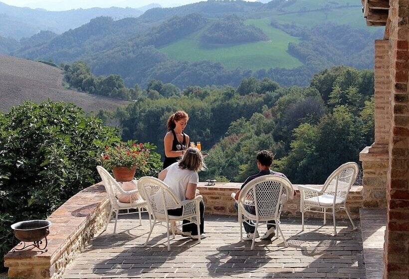 בית מלון כפרי Borgo Storico Cisterna