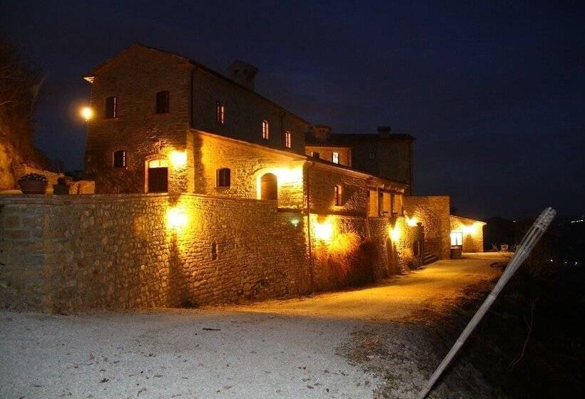 בית מלון כפרי Borgo Storico Cisterna