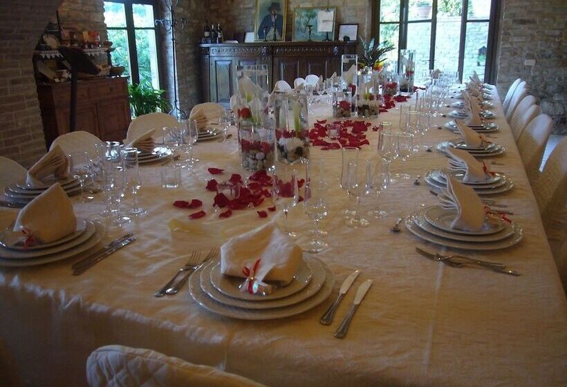 בית מלון כפרי Borgo Storico Cisterna