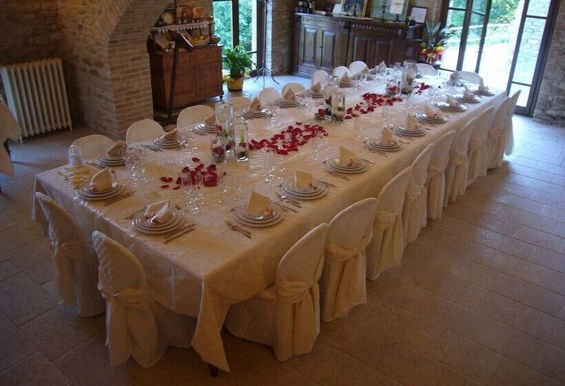 בית מלון כפרי Borgo Storico Cisterna