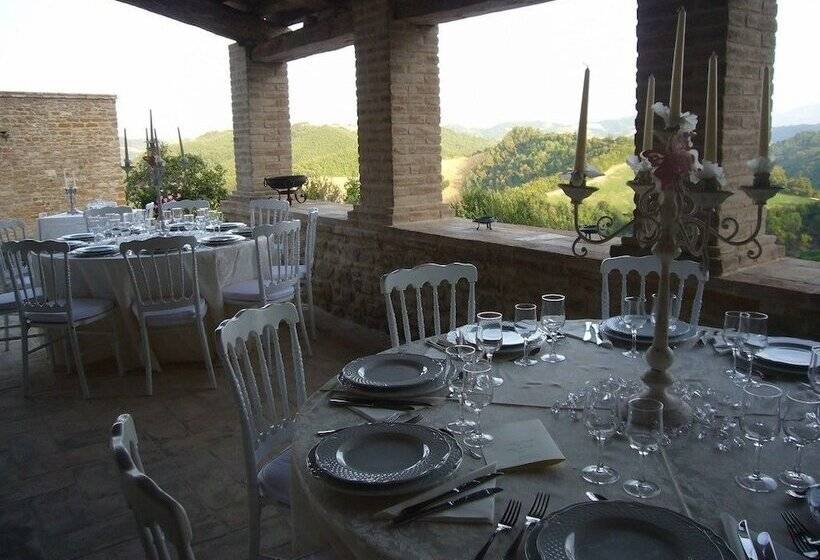 בית מלון כפרי Borgo Storico Cisterna