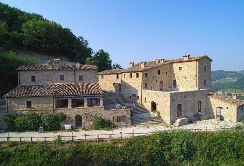 בית מלון כפרי Borgo Storico Cisterna