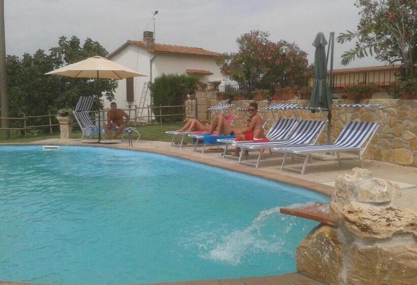 هتل روستایی Poggio Baroni Agriturismo