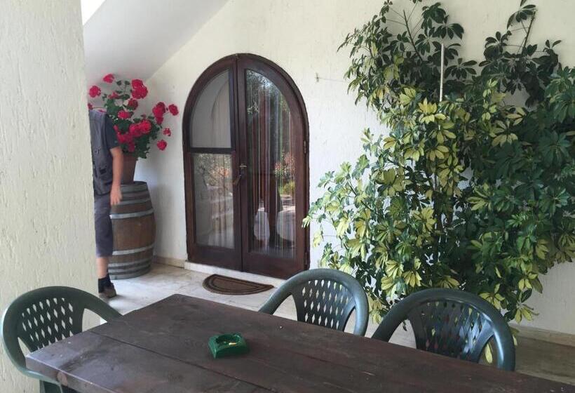 هتل روستایی Poggio Baroni Agriturismo