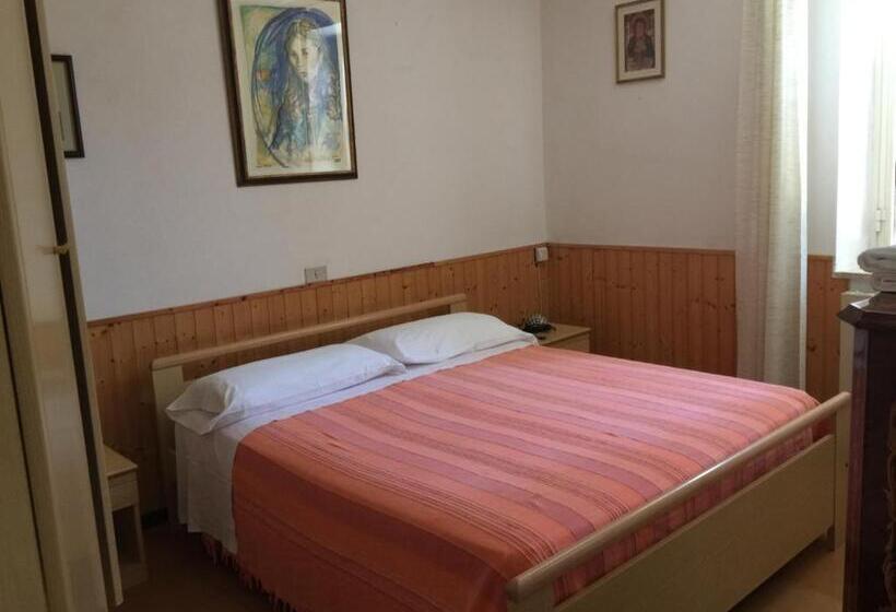 هتل روستایی Poggio Baroni Agriturismo