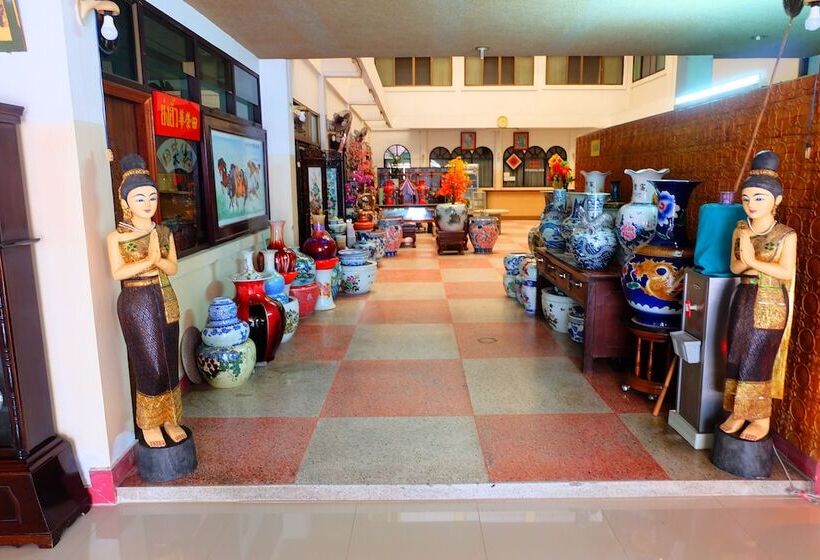 호텔 Thairungruang Backpackers Suratthani