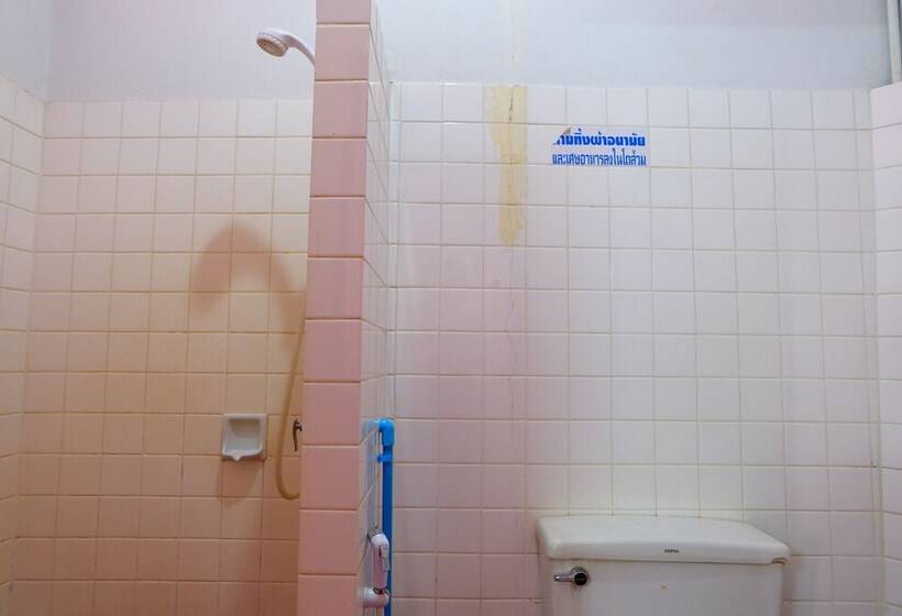 호텔 Thairungruang Backpackers Suratthani